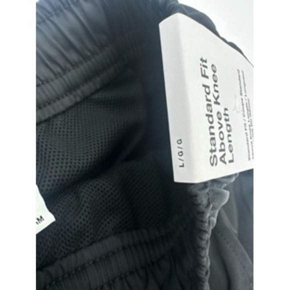 NWT‎ Nike Sportswear Men's Woven Flow Shorts FJ1653-010 Black Size L - Picture 8 of 13